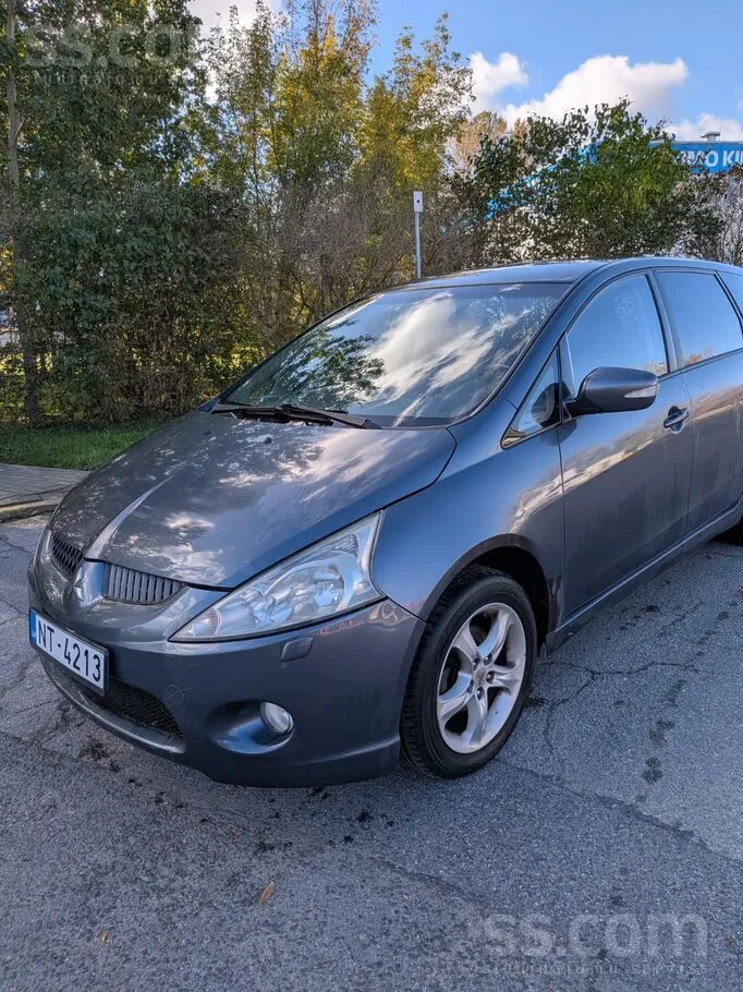 Mitsubishi Grandis 2007 photo 5
