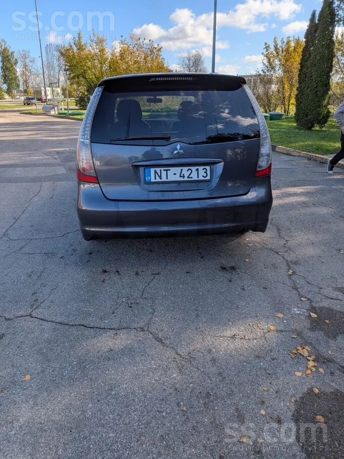 Mitsubishi Grandis 2007 photo 3