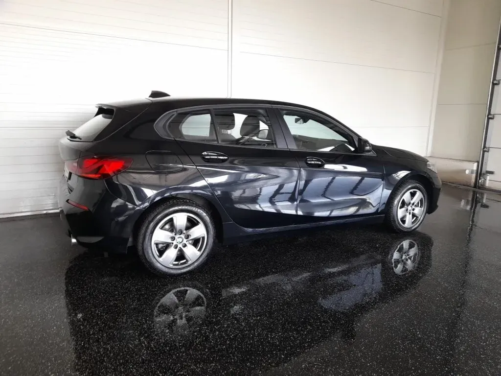 BMW 1 Series 2023 photo 2