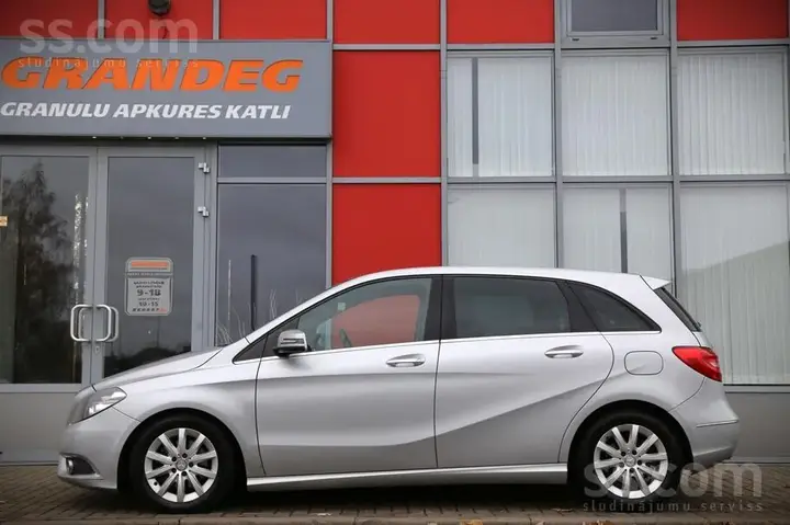 Mercedes-Benz B200 2014 photo 2