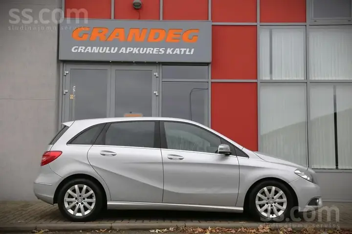 Mercedes-Benz B200 2014 photo 3