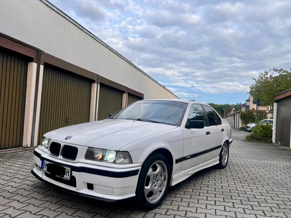 BMW 318I