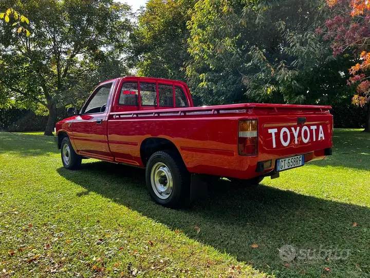 Toyota Hilux 1991 photo 4