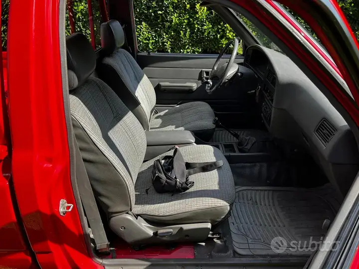 Toyota Hilux 1991 photo 3