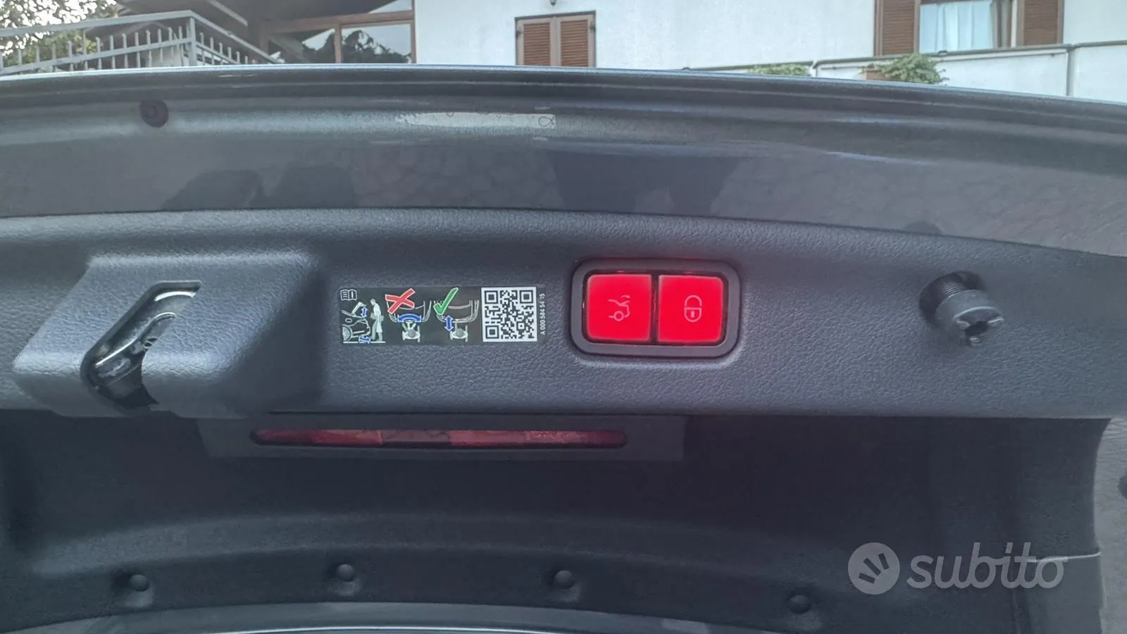Mercedes-Benz C300 2023 photo 2