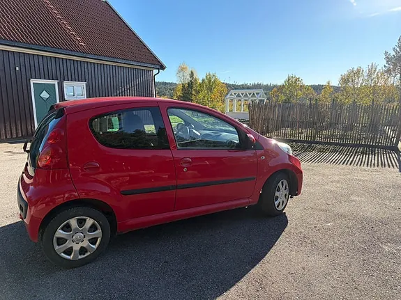 Peugeot 107 2012 photo 2
