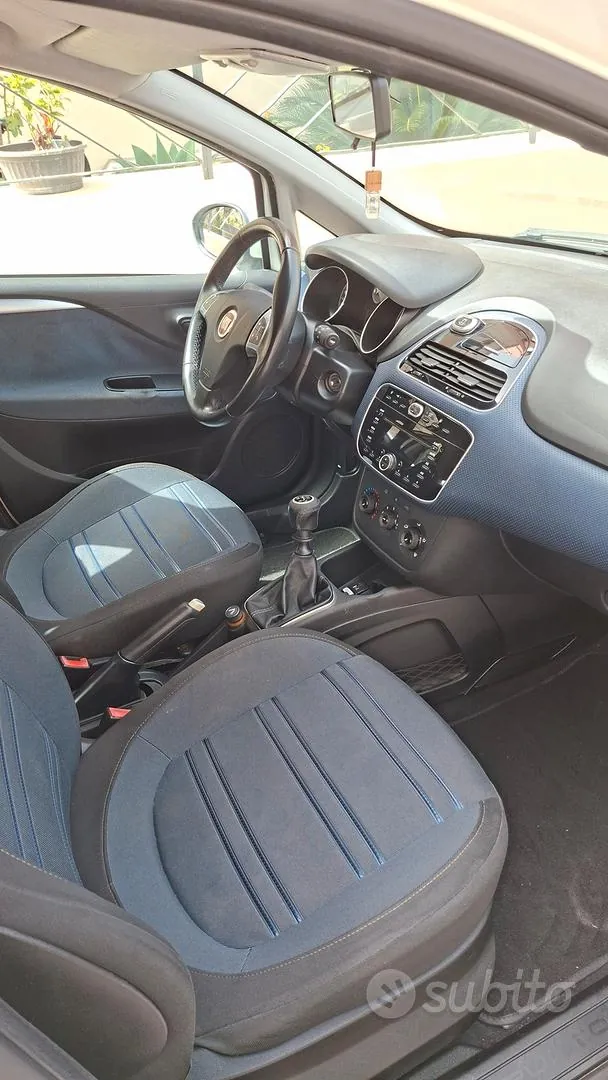 Fiat Punto Evo 2011 photo 2