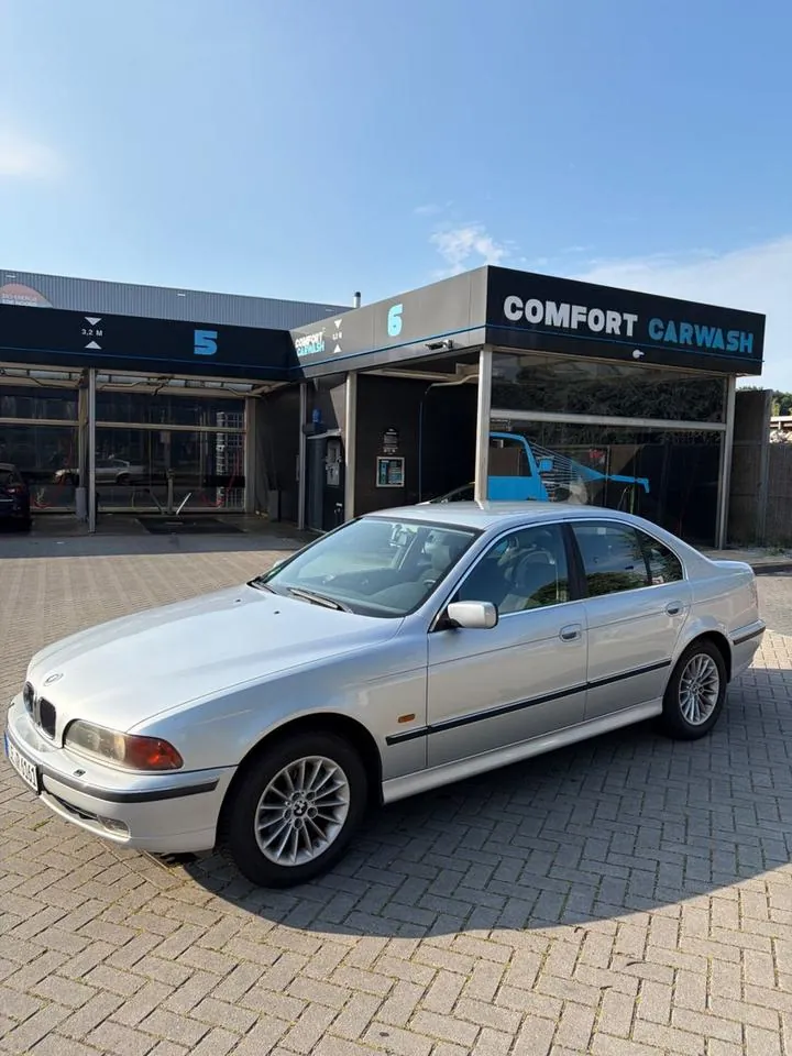 BMW 520I