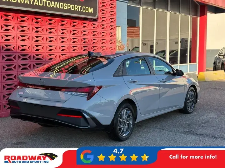 Hyundai Elantra 2025 photo 5