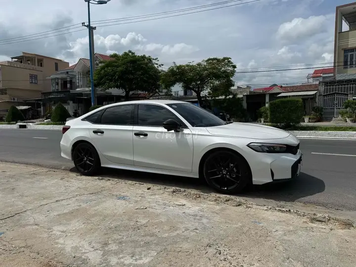 Honda Civic 2026 photo 2