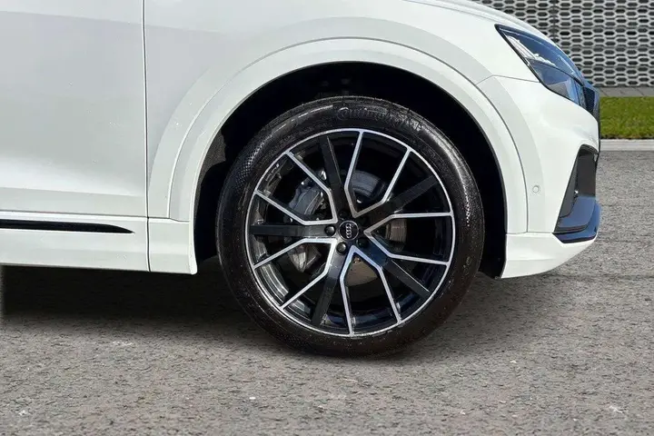 Audi Q8 2019 photo 5