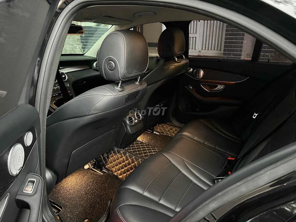 Mercedes-Benz C-Class 2018 photo 3