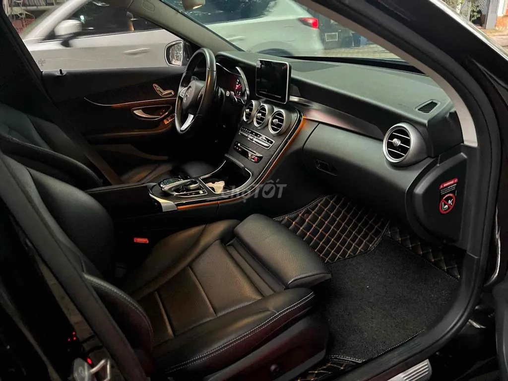 Mercedes-Benz C-Class 2018 photo 2
