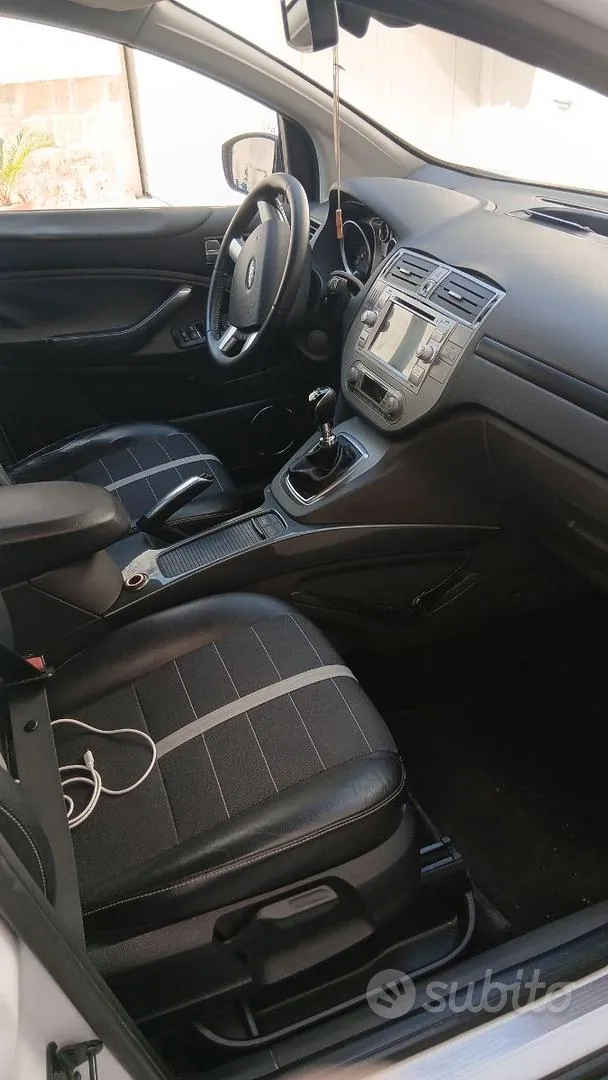 Ford Kuga 2011 photo 4