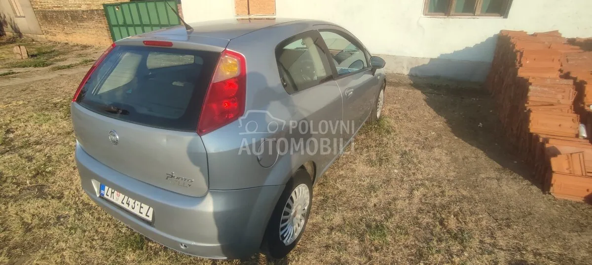 Fiat Grande Punto 2007 photo 2