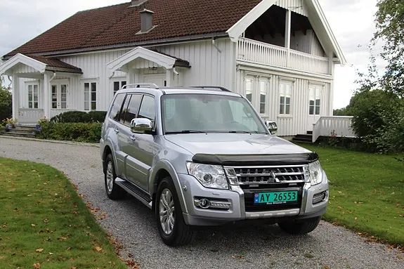 Mitsubishi Pajero 2015 photo 2
