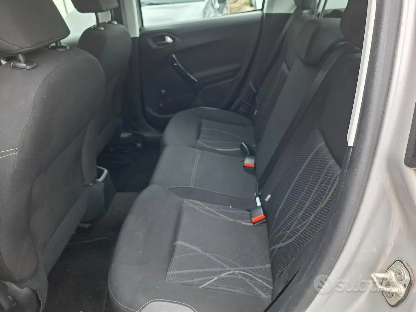Peugeot 208 2014 photo 2