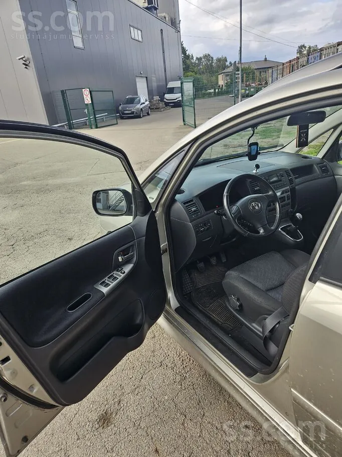 Toyota Corolla Verso 2003 photo 4
