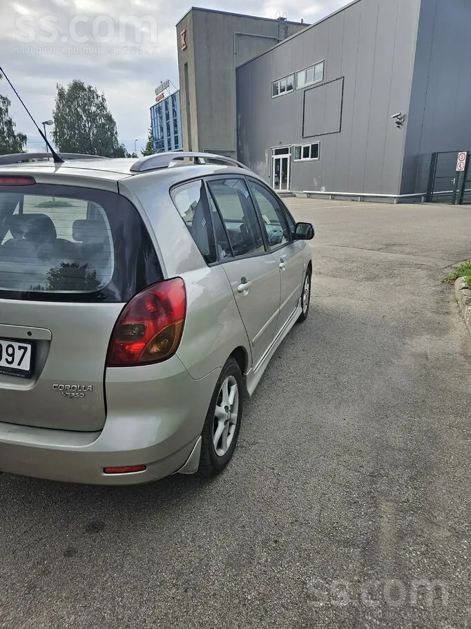 Toyota Corolla Verso 2003 photo 3