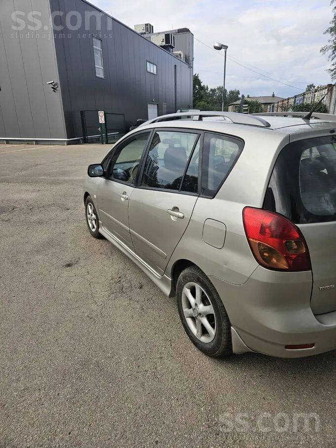 Toyota Corolla Verso 2003 photo 2