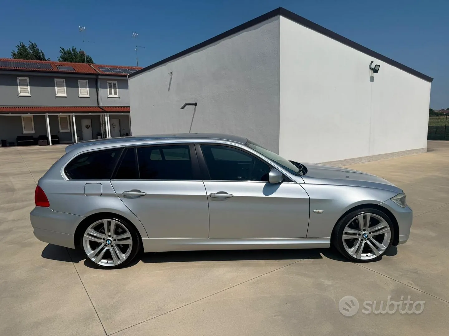 BMW 318D 2012 photo 4