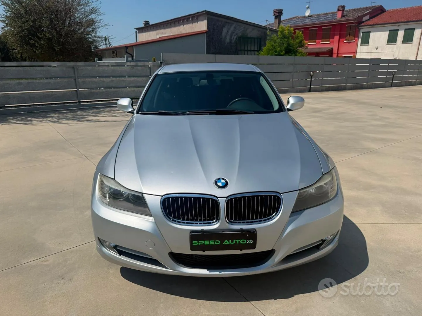 BMW 318D 2012 photo 2