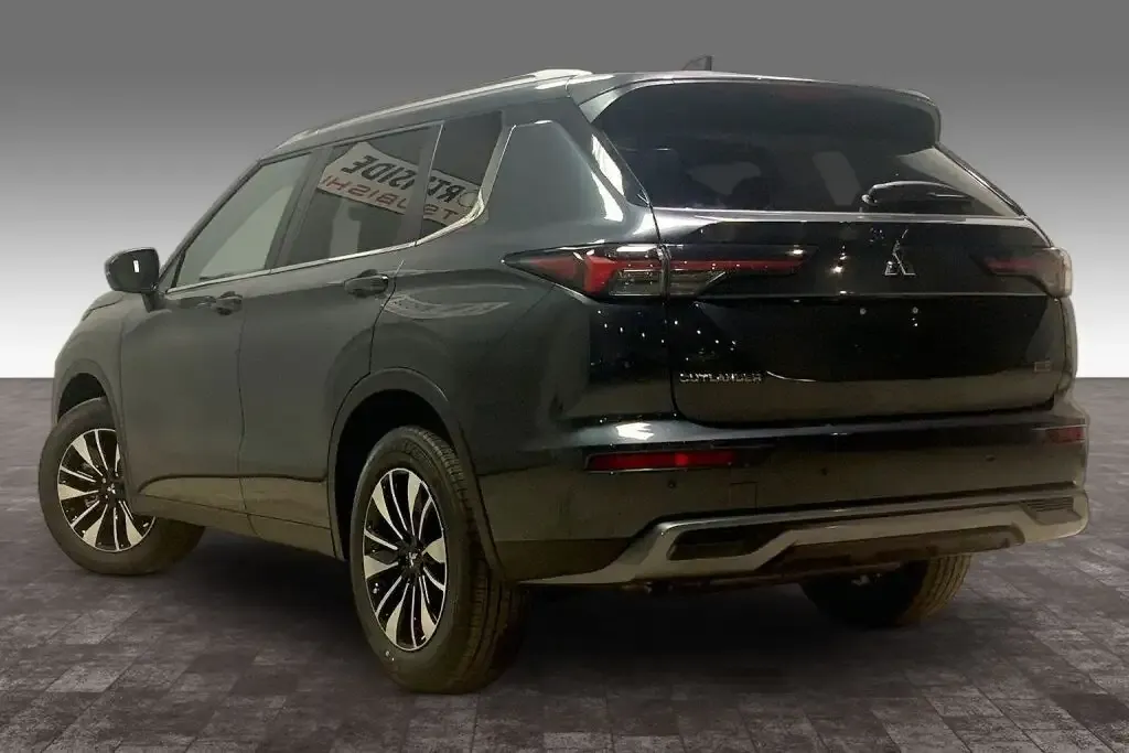 Mitsubishi Outlander 2026 photo 3