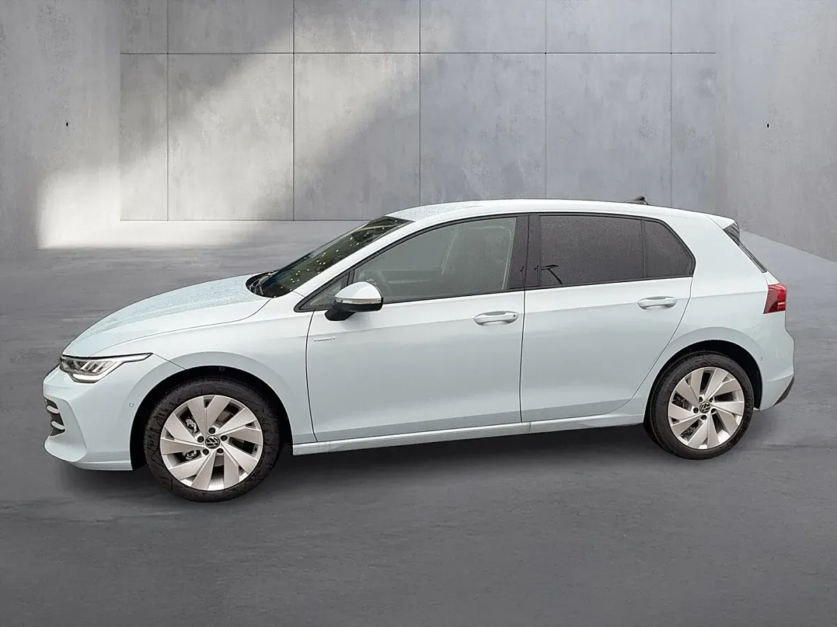 Volkswagen Golf 2026 photo 2
