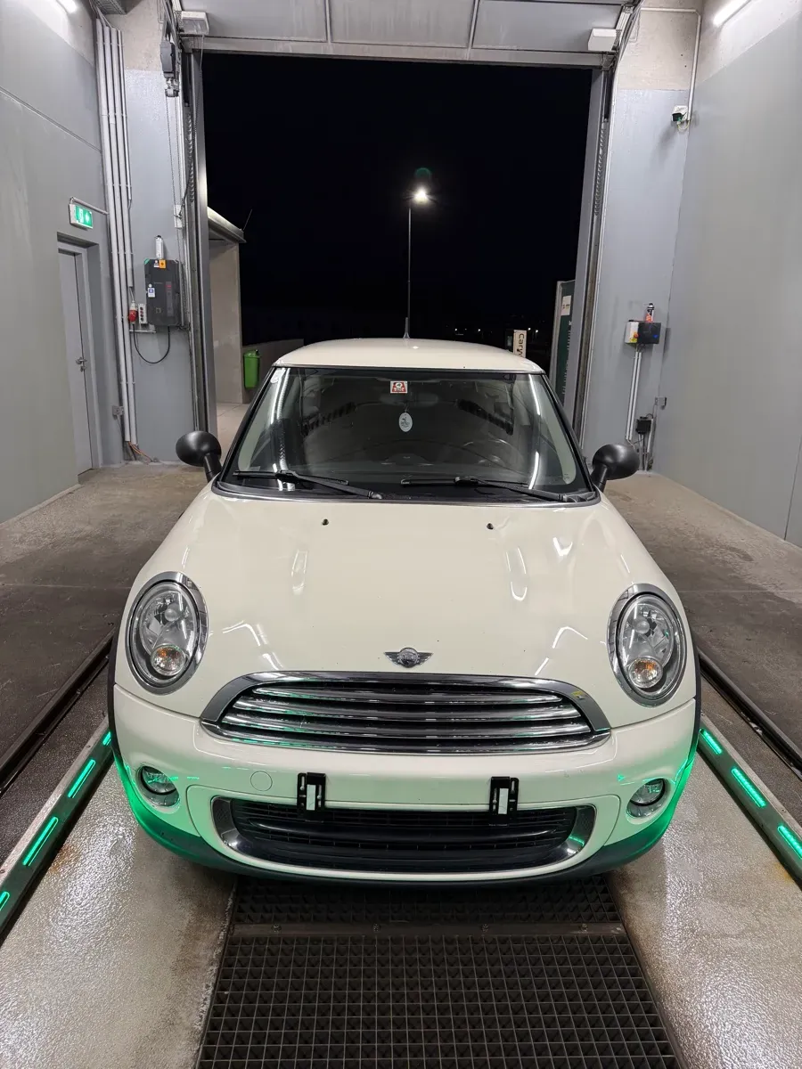 Mini Cooper 2011 photo 2