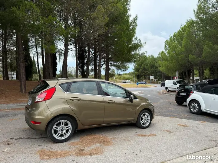 Ford Fiesta 2014 photo 2