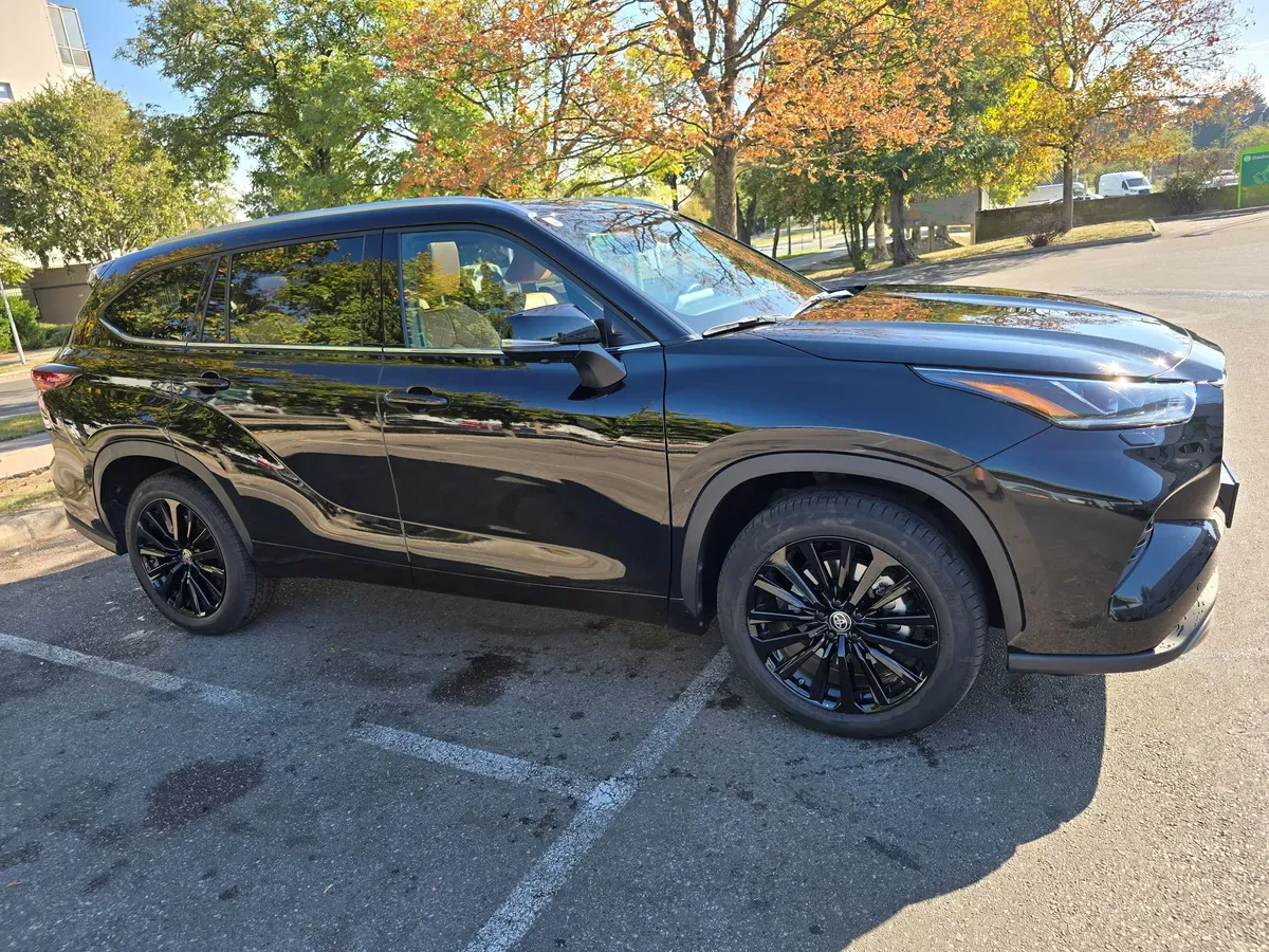 Toyota Highlander 2024 photo 3