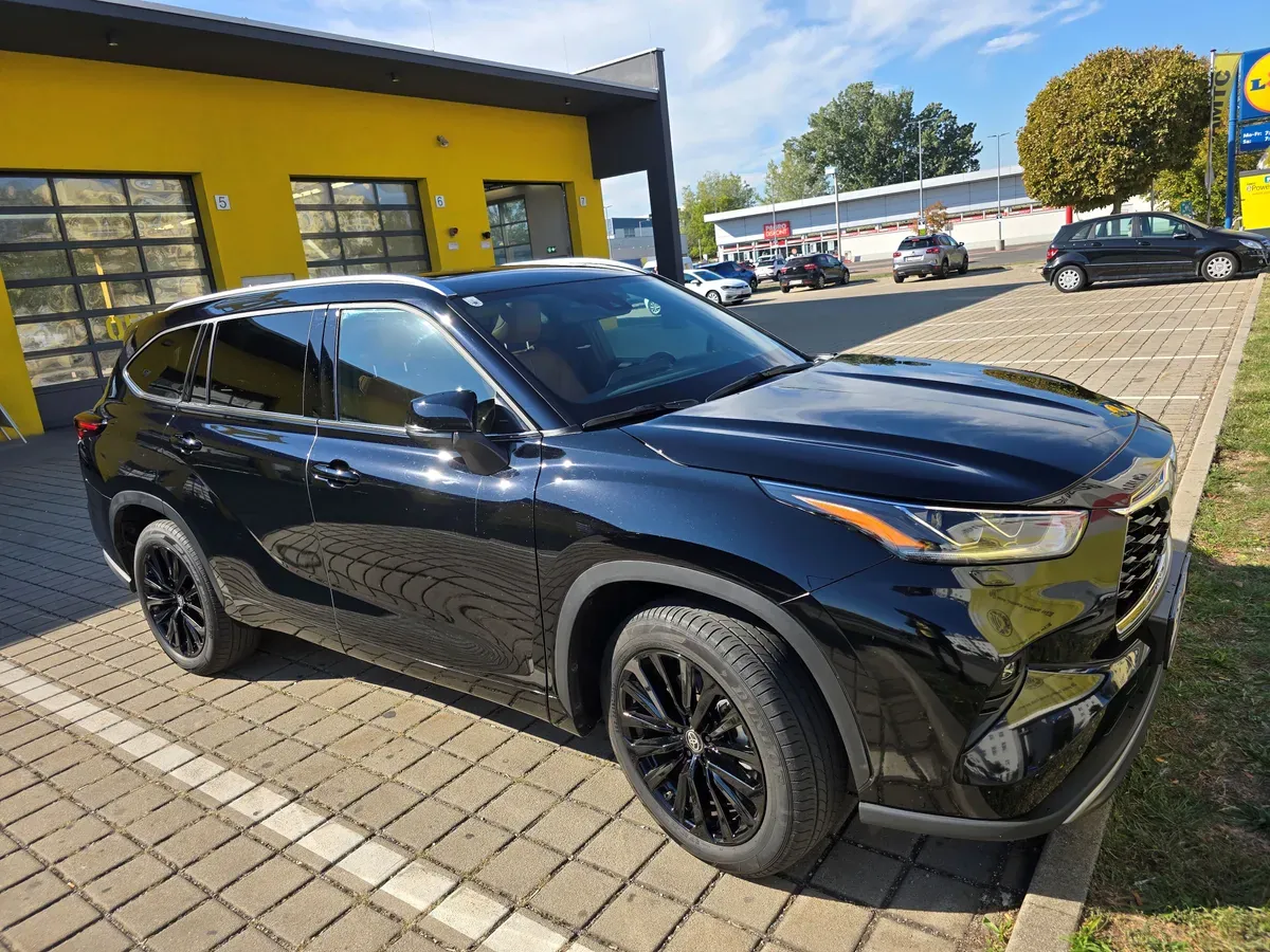 Toyota Highlander 2024 photo 2