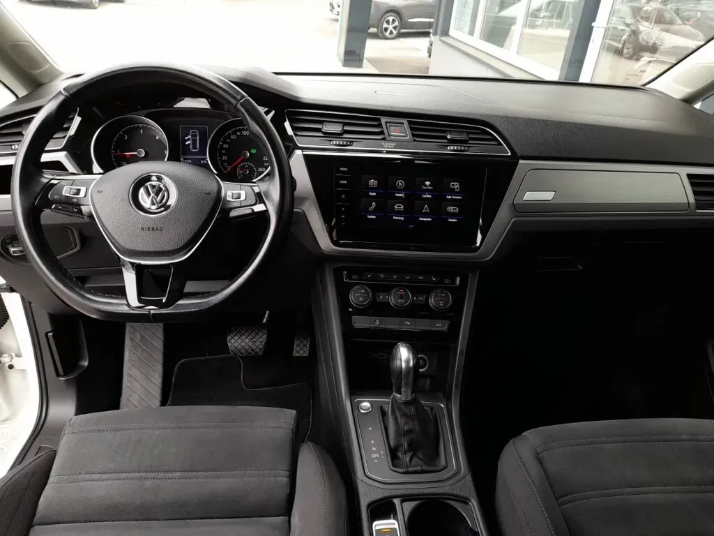 Volkswagen Touran 2019 photo 3