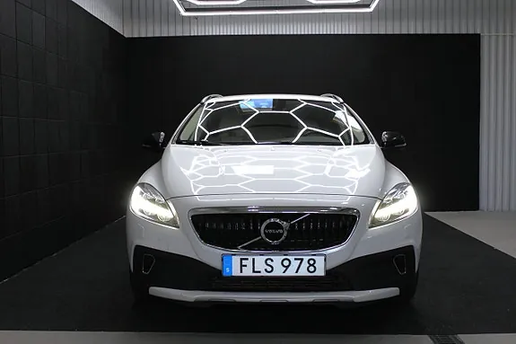Volvo V40 Cross Country 2017 photo 2