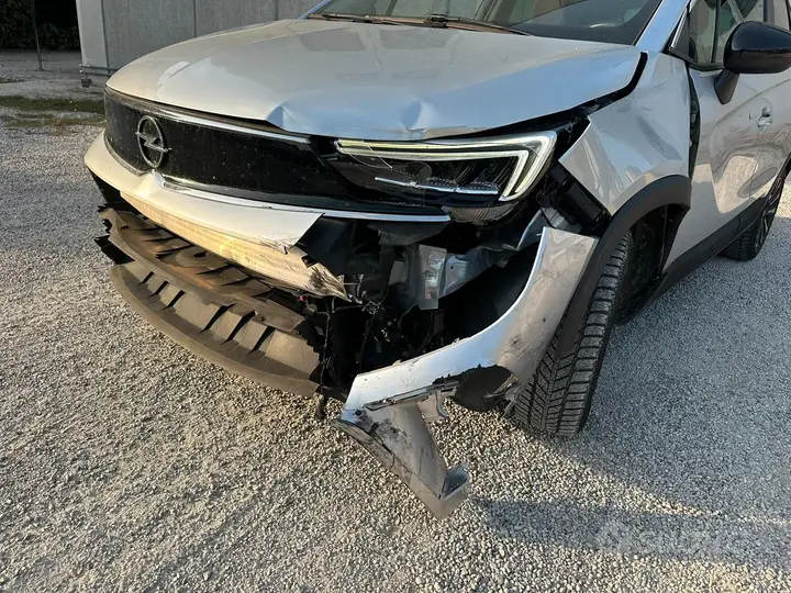 Opel Crossland 2023 photo 2