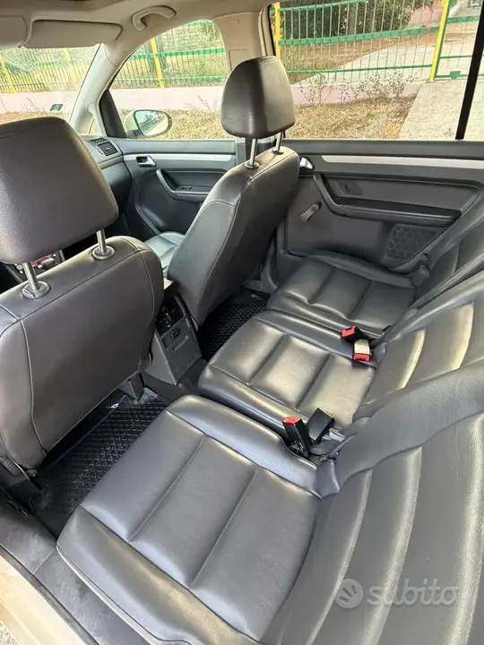 Volkswagen Touran 2010 photo 5