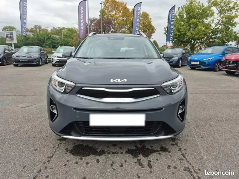 Kia Stonic 2023 photo 2