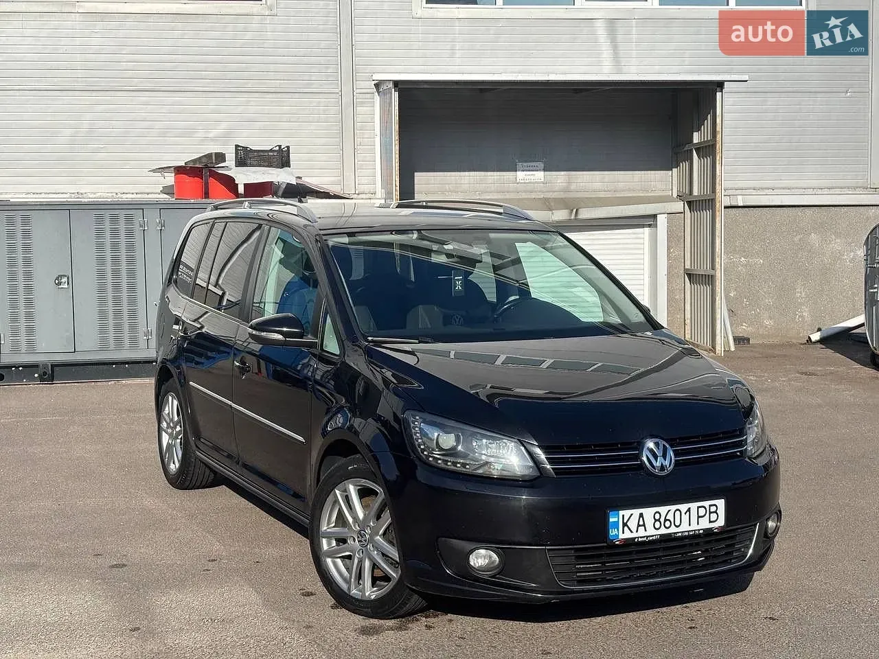 Volkswagen Touran 2011 photo 2