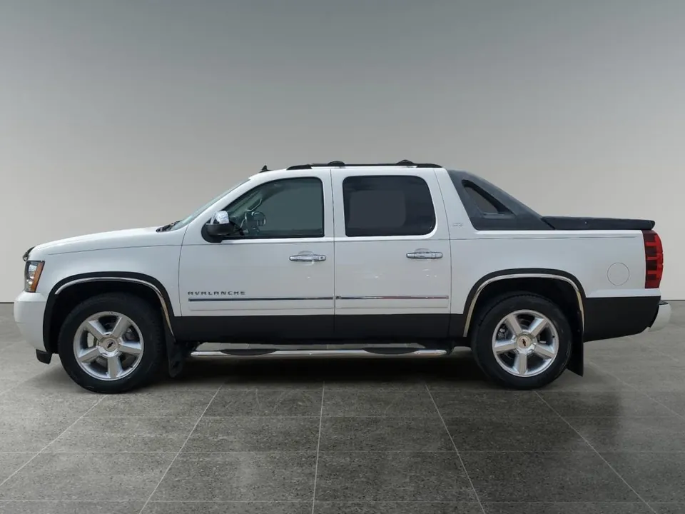Chevrolet Avalanche 2010 photo 2