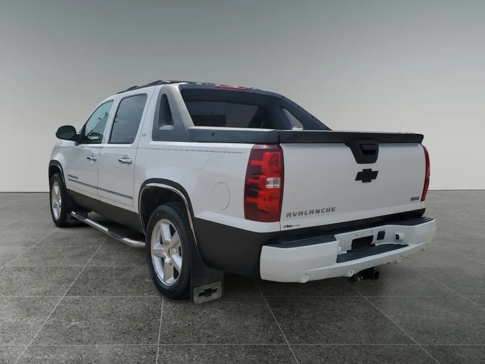 Chevrolet Avalanche 2010 photo 3