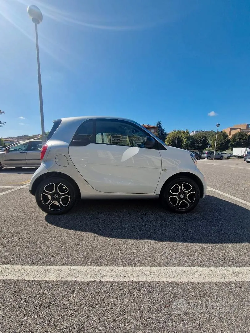Smart Fortwo 2018 photo 2