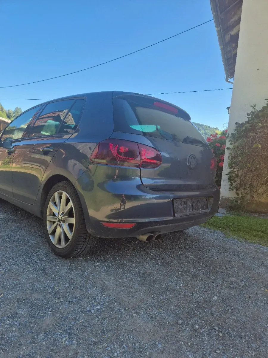 Volkswagen Golf 2010 photo 2