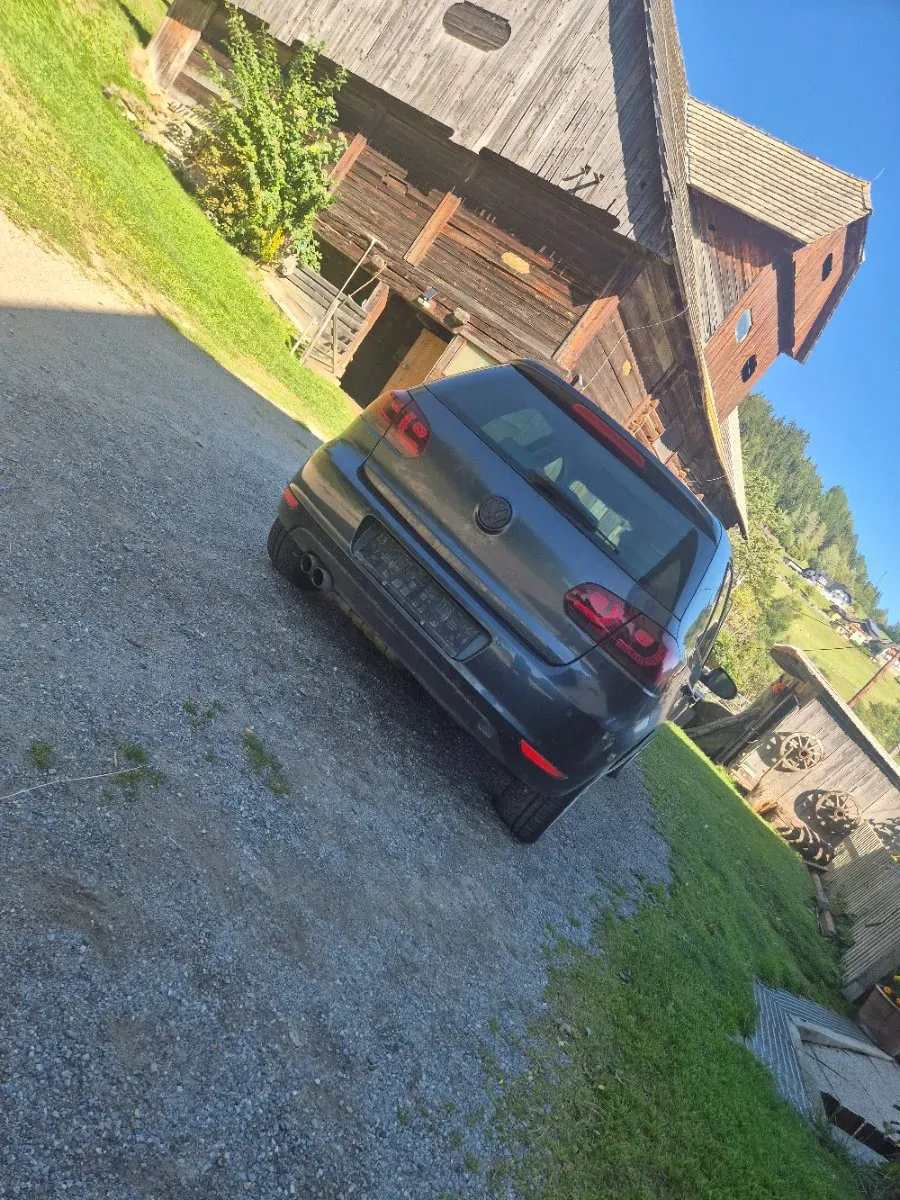 Volkswagen Golf 2010 photo 3