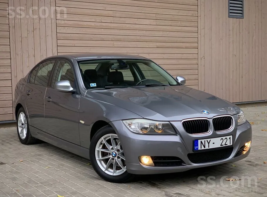 BMW 318 2010 photo 2