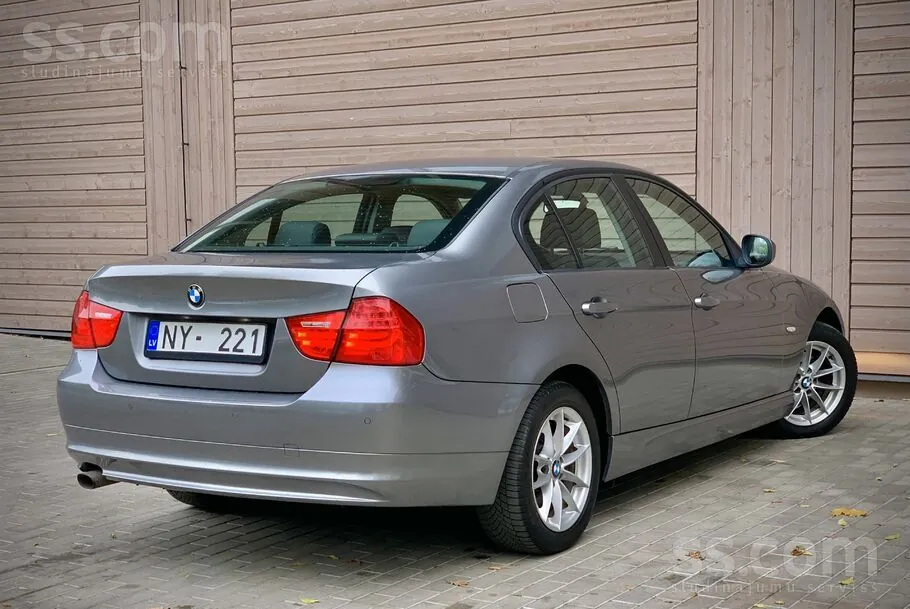 BMW 318 2010 photo 4