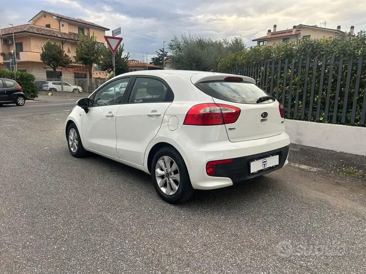 Kia Rio 2015 photo 4