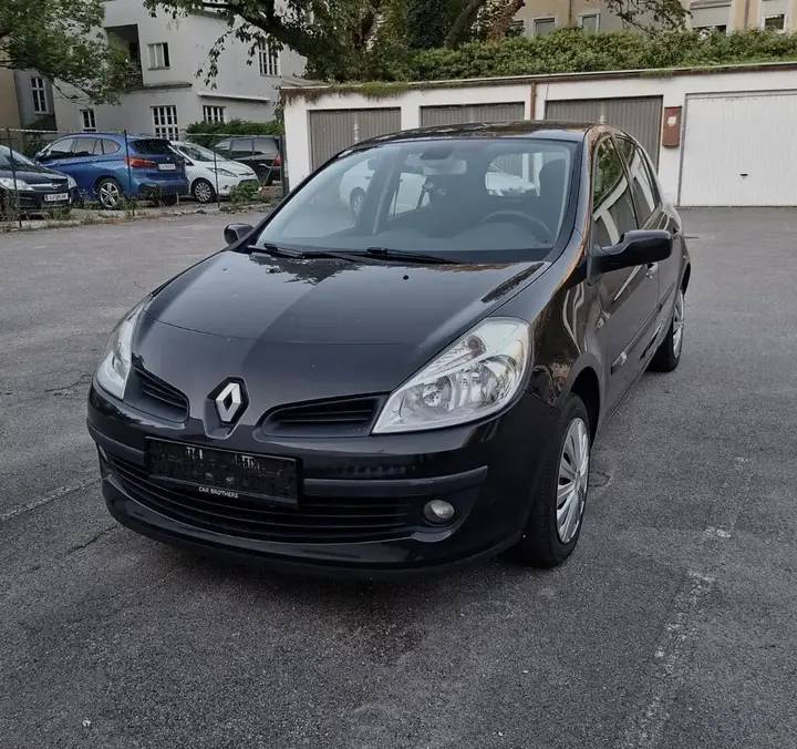 Renault Clio 2009 photo 2