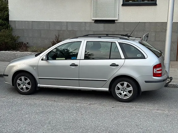 Skoda Fabia 2006 photo 2