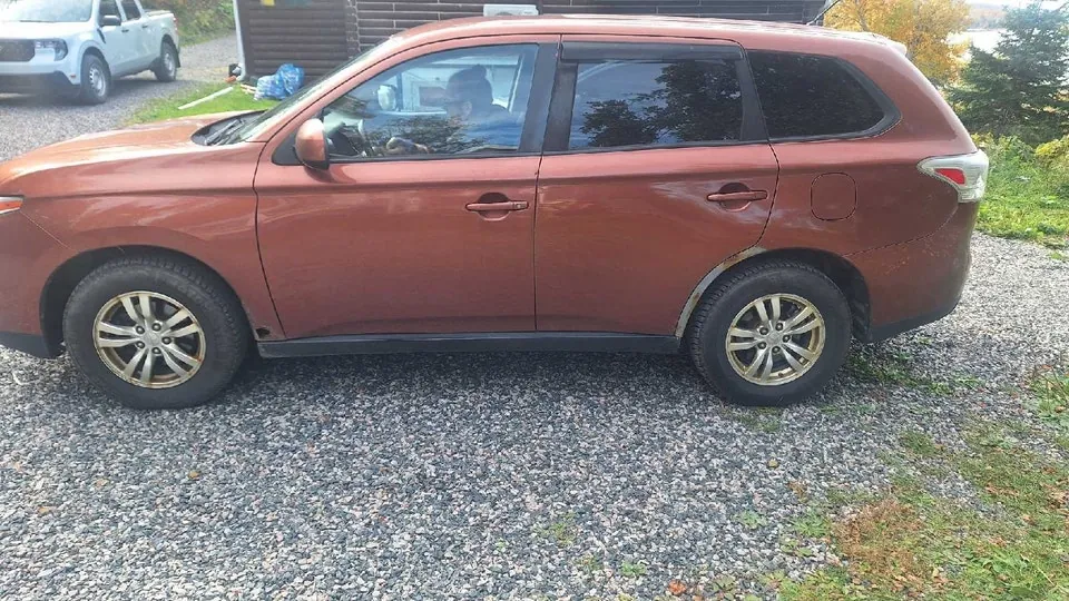 Mitsubishi Outlander 2014 photo 2