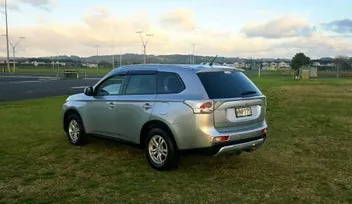 Mitsubishi Outlander 2014 photo 4